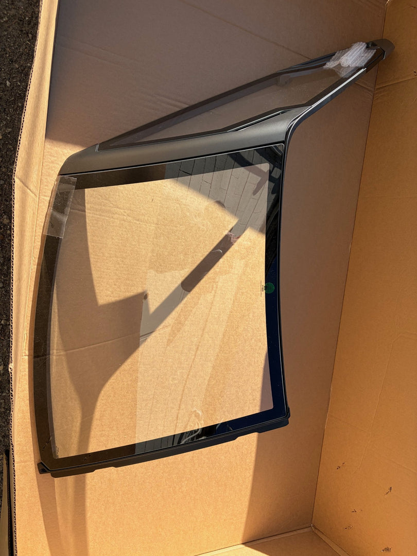 windshield stbd side